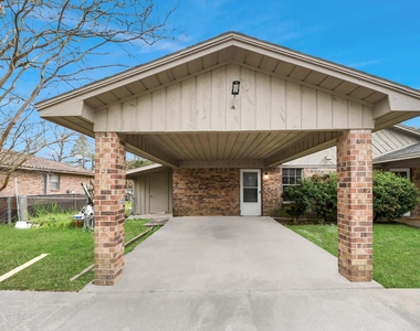 1006 Perry Street - Photo Thumbnail 4