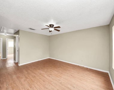 1006 Perry Street - Photo Thumbnail 8
