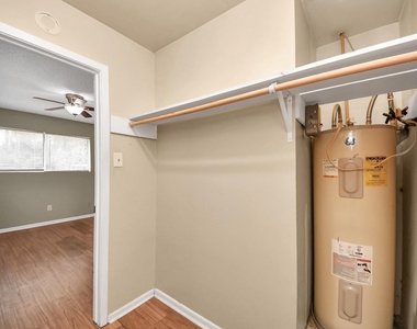 1006 Perry Street - Photo Thumbnail 36
