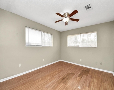1006 Perry Street - Photo Thumbnail 30