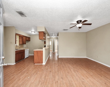 1006 Perry Street - Photo Thumbnail 7