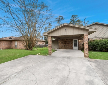 1006 Perry Street - Photo Thumbnail 2