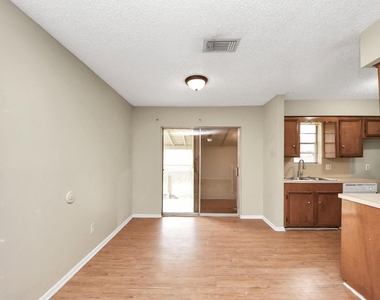 1006 Perry Street - Photo Thumbnail 14