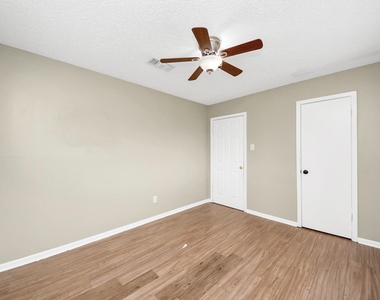 1006 Perry Street - Photo Thumbnail 32