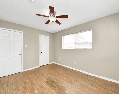 1006 Perry Street - Photo Thumbnail 33
