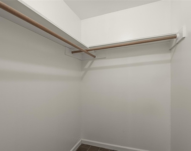 818 University Avenue - Photo Thumbnail 12