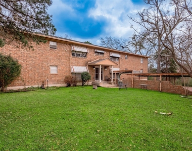818 University Avenue - Photo Thumbnail 16