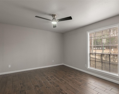 818 University Avenue - Photo Thumbnail 8