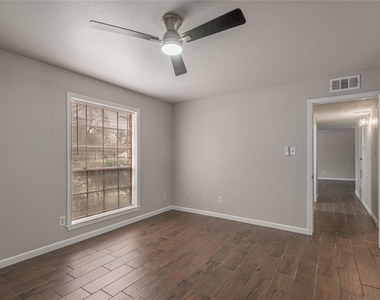818 University Avenue - Photo Thumbnail 9