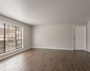 818 University Avenue - Photo Thumbnail 4