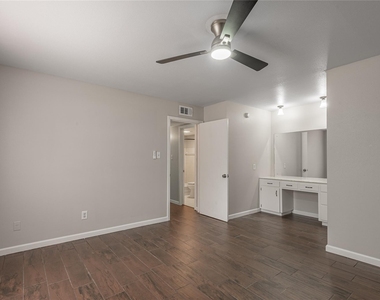 818 University Avenue - Photo Thumbnail 10