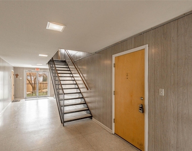 818 University Avenue - Photo Thumbnail 14