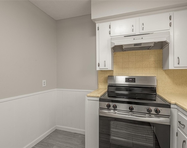 818 University Avenue - Photo Thumbnail 7