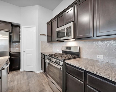 3137 Dunsmore Manor Court - Photo Thumbnail 11