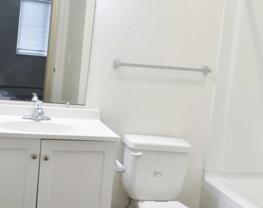 654 S Westwood Avenue - Photo Thumbnail 14
