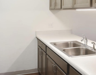 654 S Westwood Avenue - Photo Thumbnail 12