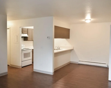 654 S Westwood Avenue - Photo Thumbnail 9