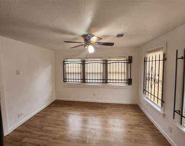 3206 Anita Street - Photo Thumbnail 4