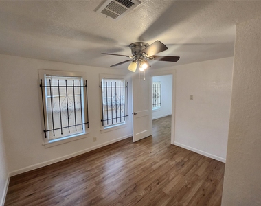 3206 Anita Street - Photo Thumbnail 6