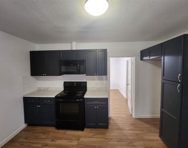 3206 Anita Street - Photo Thumbnail 2