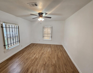3206 Anita Street - Photo Thumbnail 13