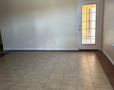 107 Oak Park Drive - Photo Thumbnail 8