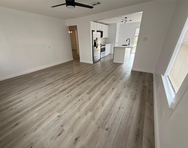 4114 Victoria Avenue - Photo Thumbnail 11