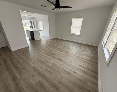 4114 Victoria Avenue - Photo Thumbnail 12