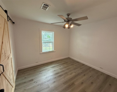4114 Victoria Avenue - Photo Thumbnail 14