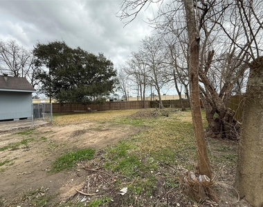 4114 Victoria Avenue - Photo Thumbnail 3