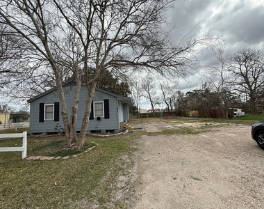 4114 Victoria Avenue - Photo Thumbnail 2