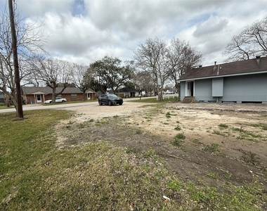 4114 Victoria Avenue - Photo Thumbnail 4