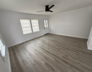 4114 Victoria Avenue - Photo Thumbnail 10