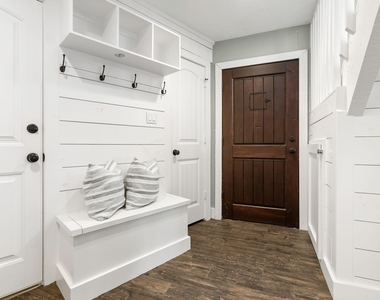3203 Poe Drive - Photo Thumbnail 4