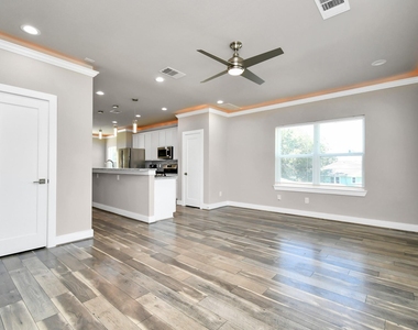 3538 Noah Street - Photo Thumbnail 10