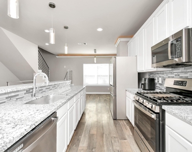 3538 Noah Street - Photo Thumbnail 8