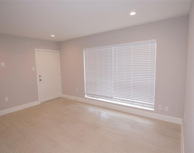 2201 Fountain View Drive - Photo Thumbnail 6
