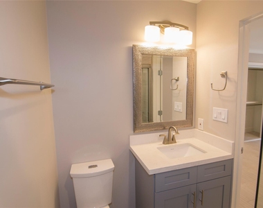 2201 Fountain View Drive - Photo Thumbnail 10