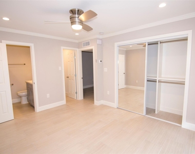 2201 Fountain View Drive - Photo Thumbnail 9