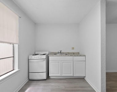 806 East Emily Avenue - Photo Thumbnail 9