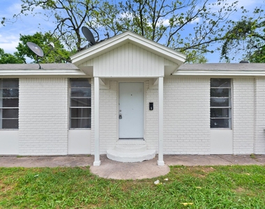 806 East Emily Avenue - Photo Thumbnail 11
