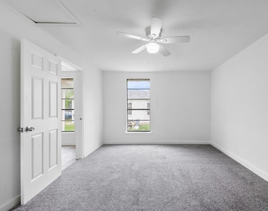 806 East Emily Avenue - Photo Thumbnail 4
