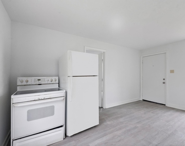 806 East Emily Avenue - Photo Thumbnail 1