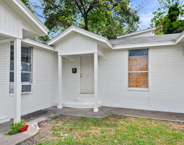 806 East Emily Avenue - Photo Thumbnail 12