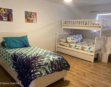 6201 Treetop Drive - Photo Thumbnail 9