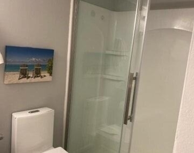 6201 Treetop Drive - Photo Thumbnail 8