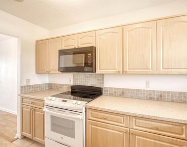 4939 Floramar Terrace - Photo Thumbnail 9