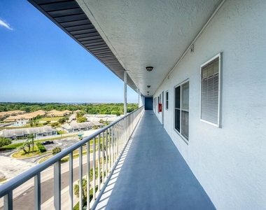 4939 Floramar Terrace - Photo Thumbnail 2