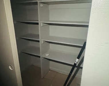 2353 Shelley Street - Photo Thumbnail 9