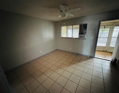 2353 Shelley Street - Photo Thumbnail 10